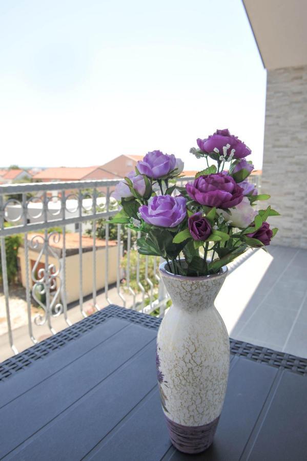 Apartmani Rebecca Vir Bagian luar foto