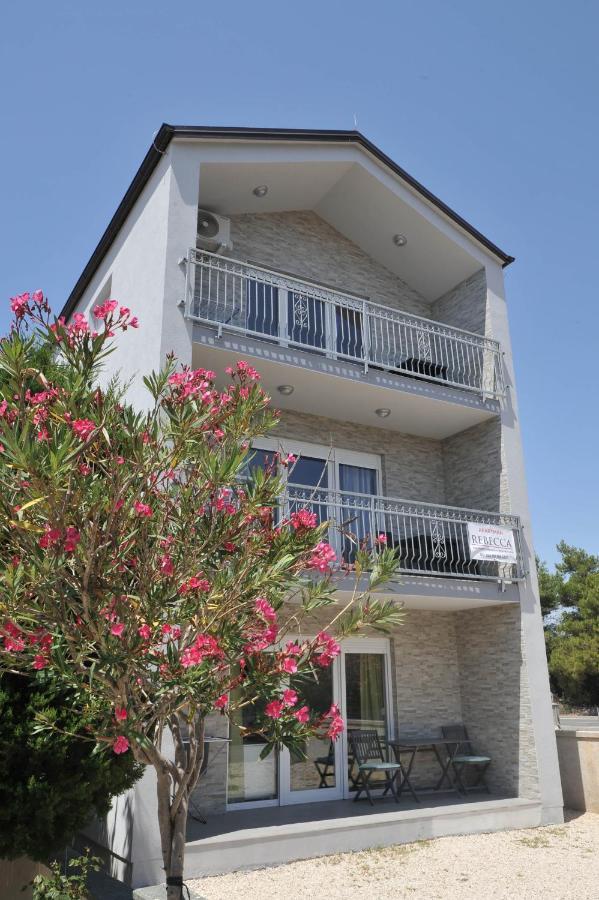 Apartmani Rebecca Vir Bagian luar foto