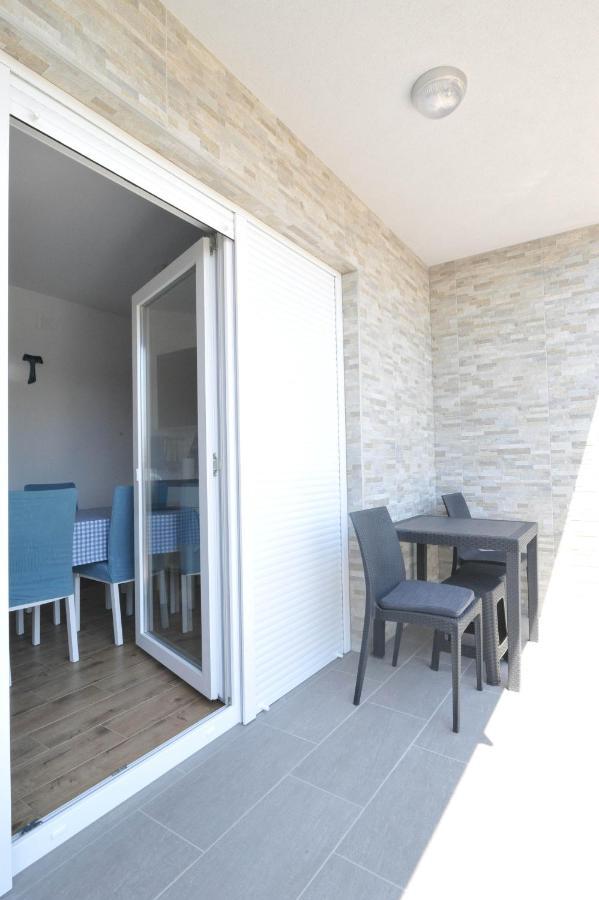 Apartmani Rebecca Vir Bagian luar foto