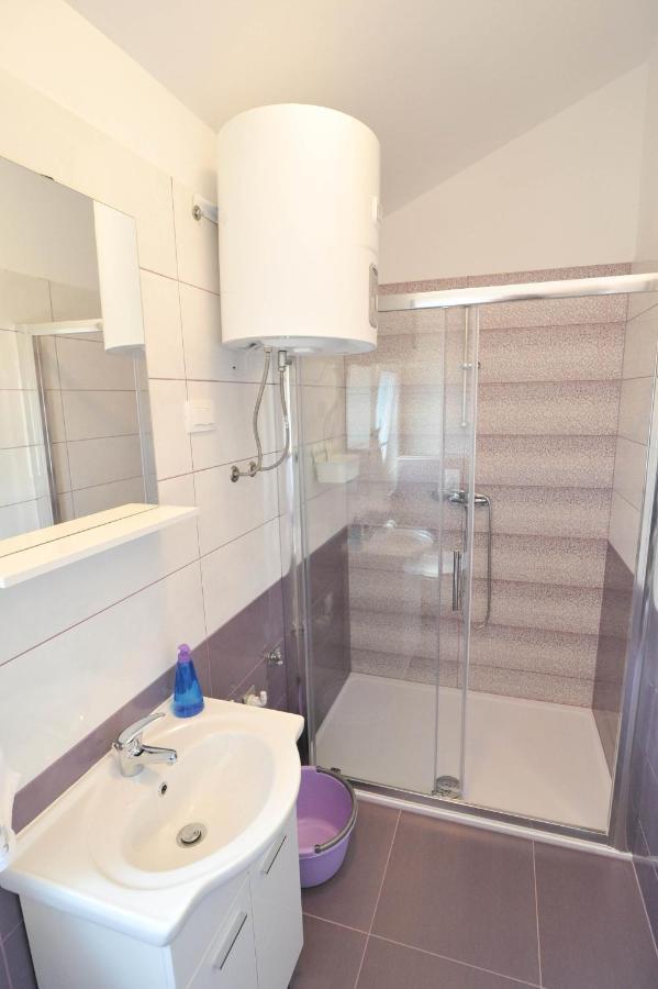 Apartmani Rebecca Vir Bagian luar foto