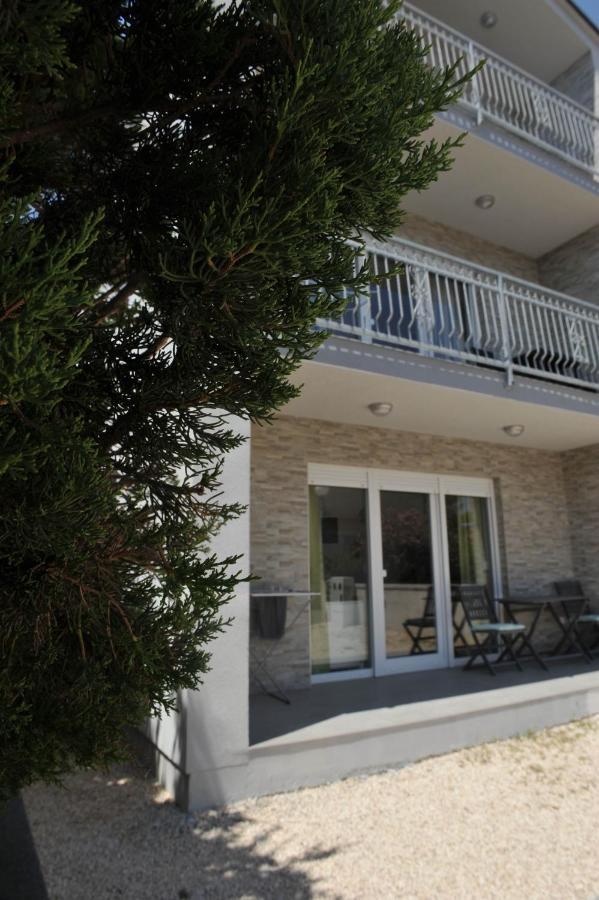 Apartmani Rebecca Vir Bagian luar foto