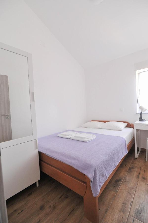 Apartmani Rebecca Vir Bagian luar foto